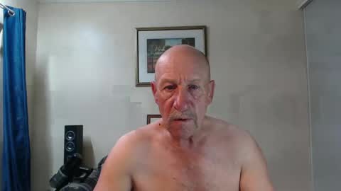 Snapshot of lovesblackazz chatting on December 9, 11:15 am Lovesblackazz online show from December 9, 11:15 am