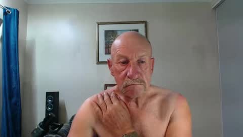 Snapshot of lovesblackazz chatting on December 19, 10:13 am Lovesblackazz online show from December 19, 10:13 am