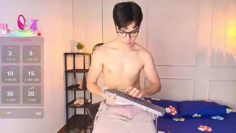 lUAN online show from November 24, 7:48 pm