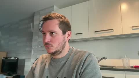 Snapshot of lucas1996_ chatting on January 2, 1:51 pm Lucas online show from January 2, 1:51 pm