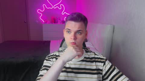 Lucas Gill online show from November 18, 6:28 am