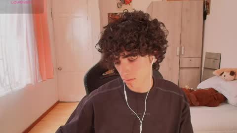 lucas_xo online show from May 19, 8:15 pm