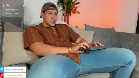 Snapshot of lucasanto_ chatting on December 30, 4:31 am LUCA SANTOS online show from December 30, 4:31 am