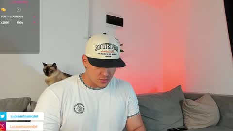 Snapshot of lucasanto_ chatting on December 18, 4:09 am LUCA SANTOS online show from December 18, 4:09 am