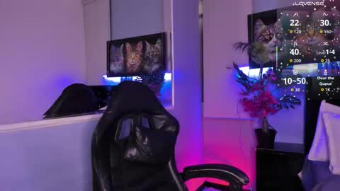 lucascarterr online show from November 26, 7:33 am