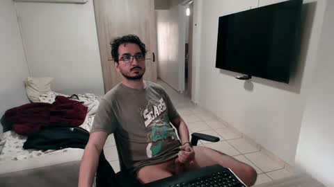 luis_flr online show from January 10, 8:37 pm