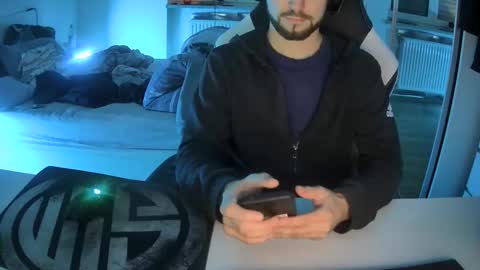 Snapshot of lukasschoetz chatting on January 22, 6:10 pm lukasschoetz online show from January 22, 6:10 pm
