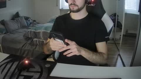 Snapshot of lukasschoetz chatting on February 11, 11:54 am lukasschoetz online show from February 11, 11:54 am
