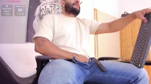 Snapshot of luke__09 chatting on October 12, 11:26 am LUKE online show from October 12, 11:26 am