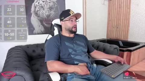 Snapshot of luke__09 chatting on February 15, 11:39 am LUKE online show from February 15, 11:39 am