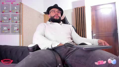 Snapshot of luke__09 chatting on January 26, 3:59 am LUKE online show from January 26, 3:59 am