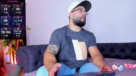 Snapshot of luke__09 chatting on January 6, 12:13 pm LUKE online show from January 6, 12:13 pm