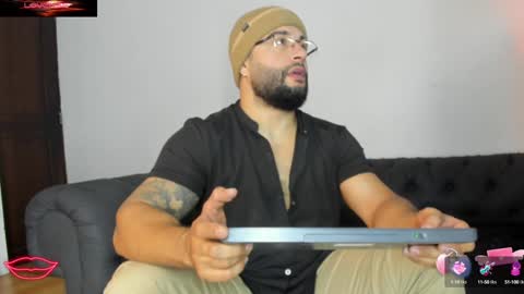 Snapshot of luke__09 chatting on January 9, 12:41 pm LUKE online show from January 9, 12:41 pm