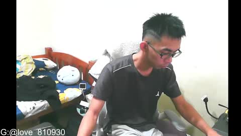 Snapshot of lvoe810930 chatting on December 29, 10:34 am lvoe810930 online show from December 29, 10:34 am