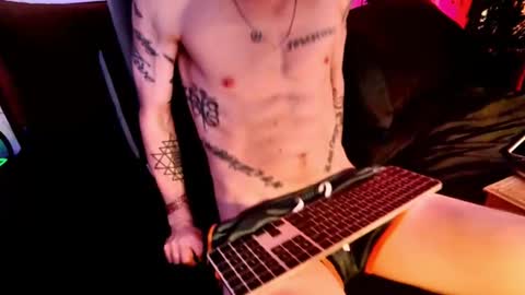 lwooda online show from November 18, 4:16 am