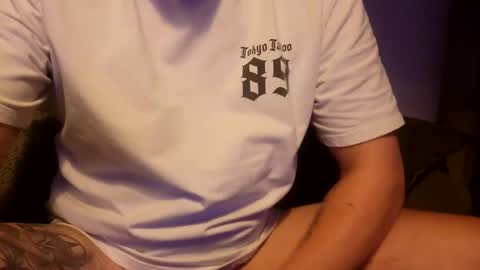 Snapshot of m1guele chatting on December 17, 12:34 am Fucklover online show from December 17, 12:34 am