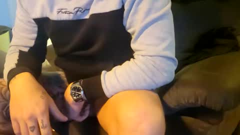 Snapshot of m1guele chatting on December 5, 11:51 pm Fucklover online show from December 5, 11:51 pm
