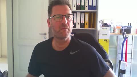 macfly67 online show from May 1, 11:02 am