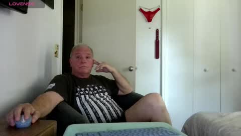 mackdocc001 online show from April 13, 4:51 pm