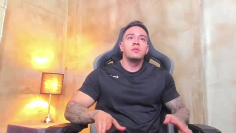 Snapshot of maddox_santana chatting on November 1, 2:59 am Maddox Santana online show from November 1, 2:59 am