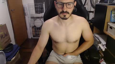 Snapshot of madziula chatting on January 6, 5:19 am Peter online show from January 6, 5:19 am