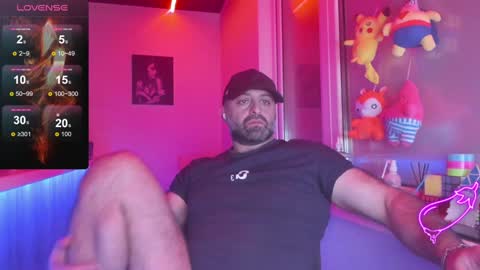 Snapshot of magabear chatting on December 4, 12:03 pm Magabear online show from December 4, 12:03 pm