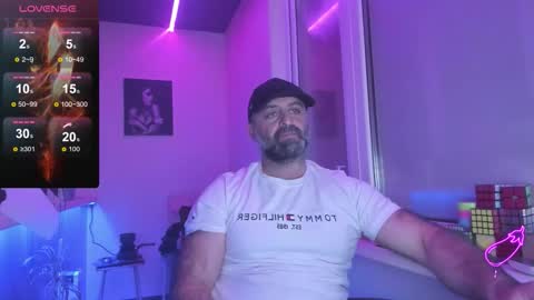 Snapshot of magabear chatting on September 16, 12:23 am Magabear online show from September 16, 12:23 am