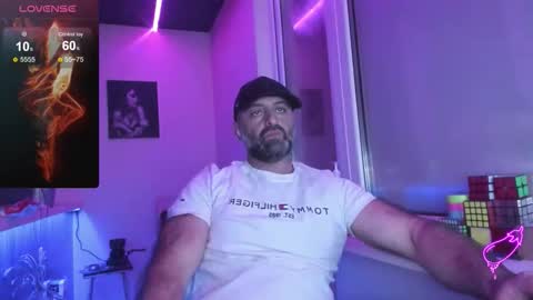 Snapshot of magabear chatting on September 11, 11:04 pm Magabear online show from September 11, 11:04 pm