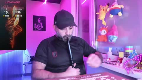 Snapshot of magabear chatting on December 12, 7:37 pm Magabear online show from December 12, 7:37 pm