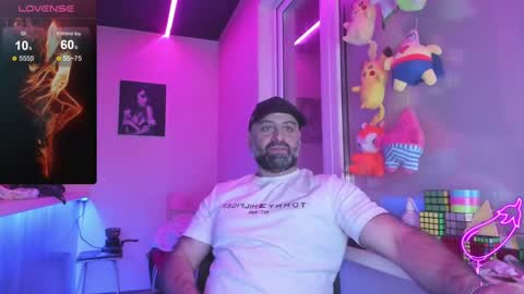 Snapshot of magabear chatting on March 12, 9:55 am Magabear online show from March 12, 9:55 am