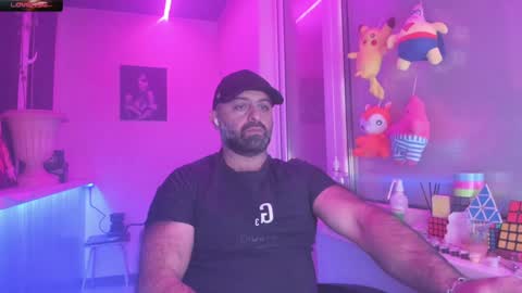 Snapshot of magabear chatting on December 6, 8:29 pm Magabear online show from December 6, 8:29 pm