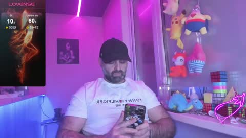 Snapshot of magabear chatting on February 4, 5:53 am Magabear online show from February 4, 5:53 am