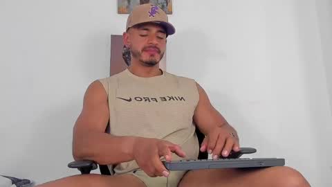 Magnusclark online show from June 1, 6:41 pm