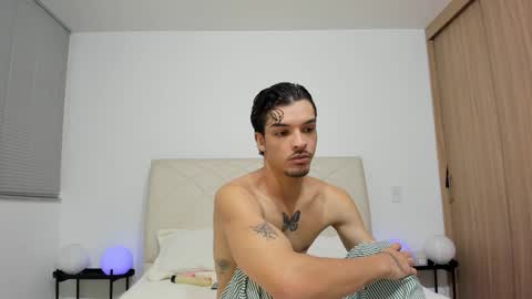 mai_sanchez online show from January 12, 9:41 pm