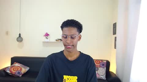 Snapshot of maiki18 chatting on February 20, 2:02 pm I am Maik online show from February 20, 2:02 pm