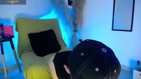 Snapshot of maiky_cooper chatting on September 17, 8:54 pm Maiky Cooper online show from September 17, 8:54 pm