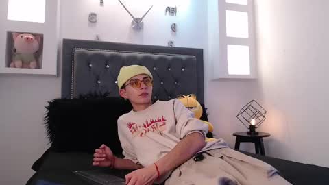 Snapshot of maiky_cooper chatting on March 5, 4:35 am Maiky Cooper online show from March 5, 4:35 am
