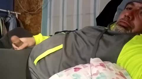 makeyoucum21985 online show from December 15, 1:13 am