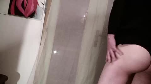 Snapshot of malvinkasen chatting on January 18, 12:06 am Anamalenka online show from January 18, 12:06 am