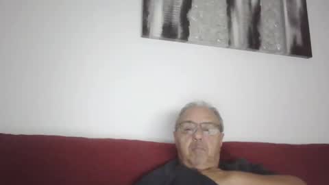 Snapshot of mambow99 chatting on October 12, 1:54 am OLDMANFREE online show from October 12, 1:54 am