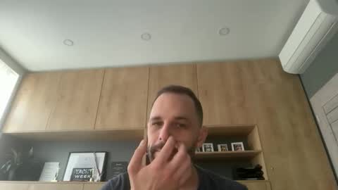 manynaaamess online show from October 24, 9:22 am