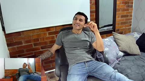 Snapshot of marckmuscle chatting on December 28, 2:33 am Marck Independent model online show from December 28, 2:33 am