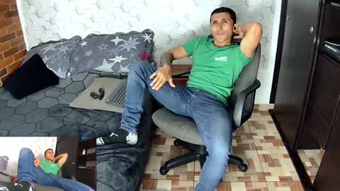 Snapshot of marckmuscle chatting on December 9, 3:07 am Marck Independent model online show from December 9, 3:07 am