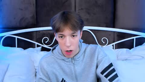 Mark online show from November 9, 3:27 pm