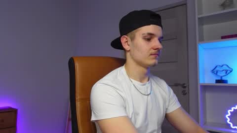 MARK KARSON online show from February 10, 7:07 pm