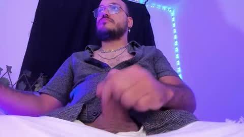 Snapshot of markwolfe1 chatting on October 30, 12:35 am Mark  online show from October 30, 12:35 am