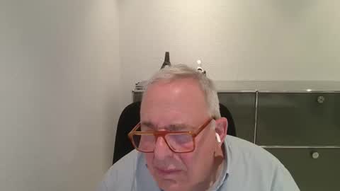 Snapshot of martin_1947 chatting on October 23, 9:07 pm martin_1947 online show from October 23, 9:07 pm