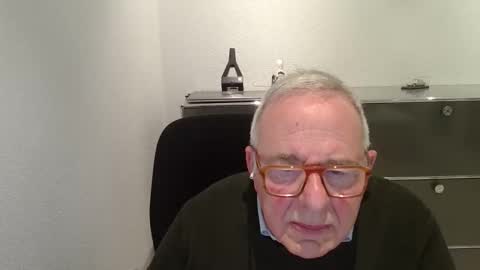 martin_1947 online show from November 15, 3:36 pm