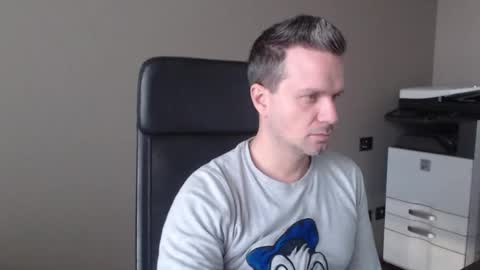 Snapshot of maschiodavide89 chatting on December 30, 10:32 am David online show from December 30, 10:32 am