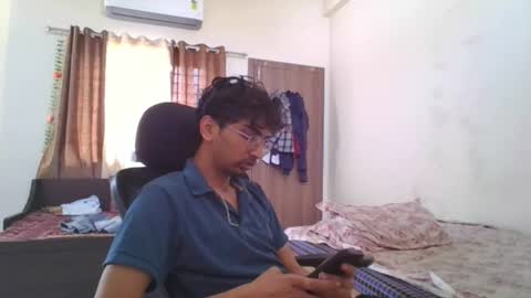 Snapshot of maskboyz2004 chatting on September 17, 4:35 am Mask Boy online show from September 17, 4:35 am